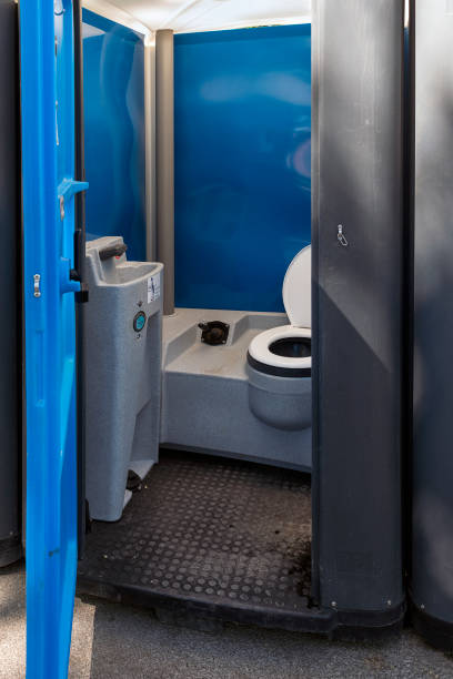 Porta potty delivery and setup in Atlanta, IL